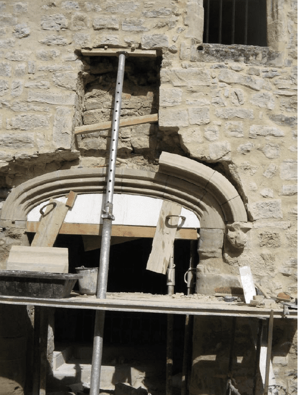 Château de Carcès - Porte en grès du XVème