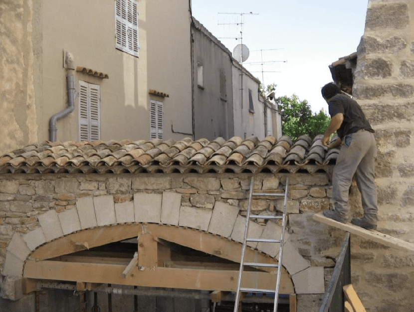 Château de Carcès (83) - Porche en pierre