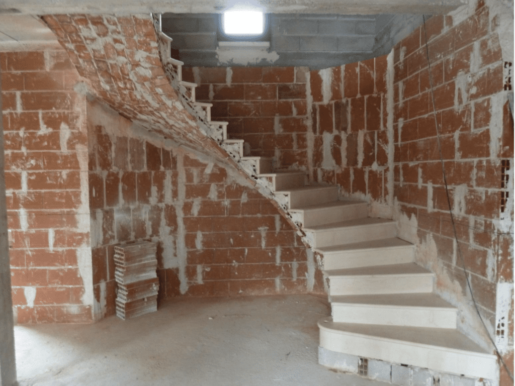 Escalier avec voute en brique( voûte sarrasine)