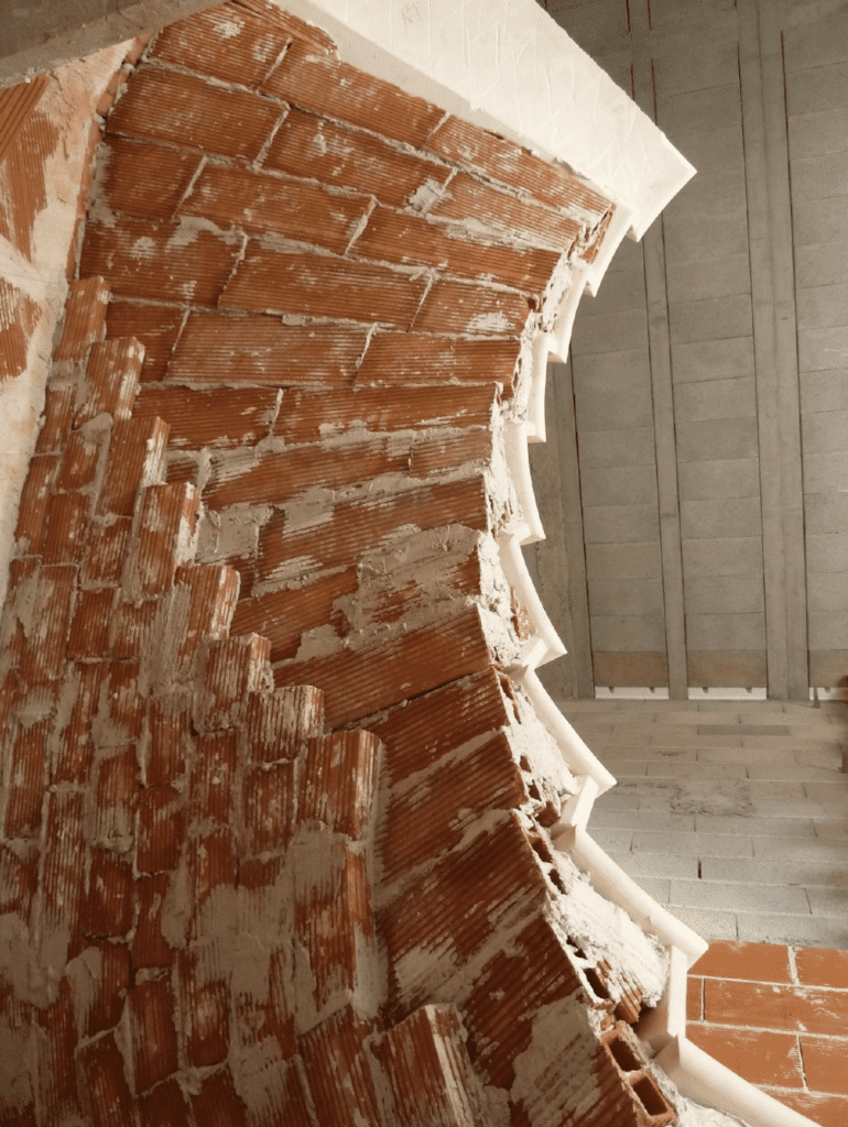 Escalier avec voute en brique( voûte sarrasine)