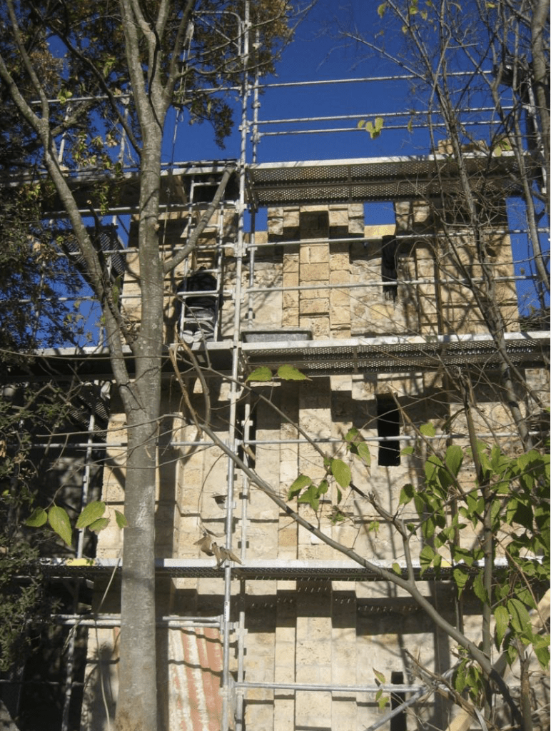 Chapelle Saint Etienne du Clocher à Carcès (83) - Construction d’un clocher avec contreforts en pierres de taille