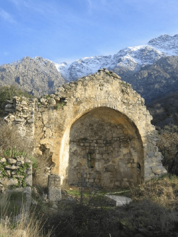 Restauration du mur d’abside de la chapelle San Lussoriu de ZILIA(Corse)