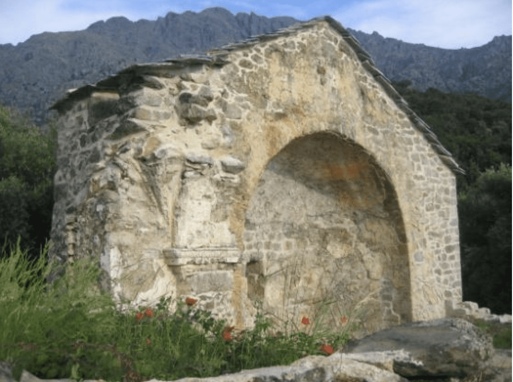 Restauration du mur d’abside de la chapelle San Lussoriu de ZILIA(Corse)