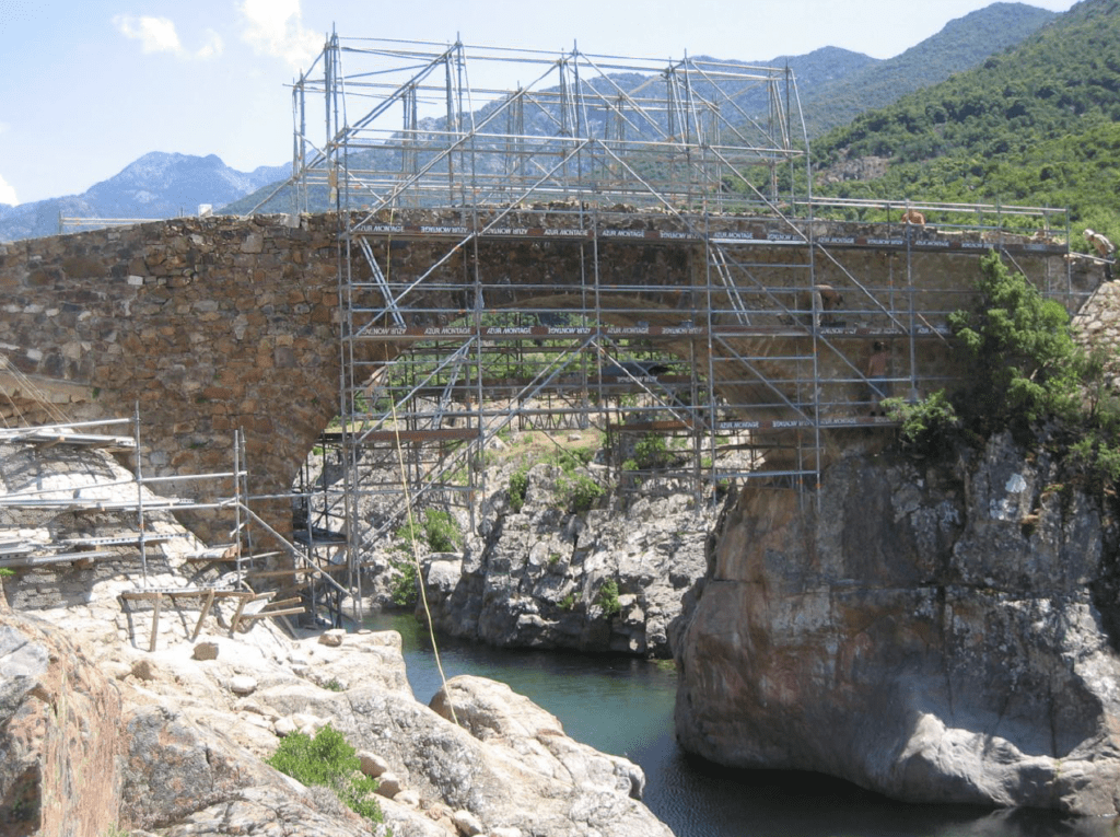 Restauration de l’ancien pont génois de Galéria ( Haute Corse)
