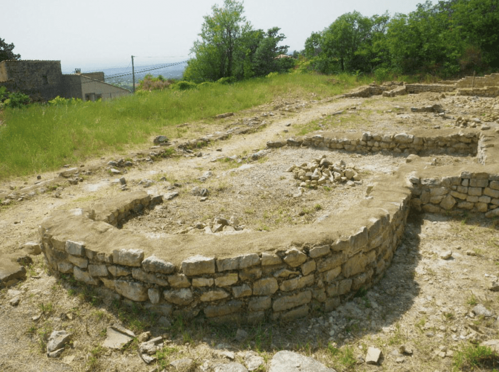 Sauvegarde du site des ruines gallo romaine de Bédoin (84): Reconstitution et consolidation de murs en pierre datant du IIIème siècle