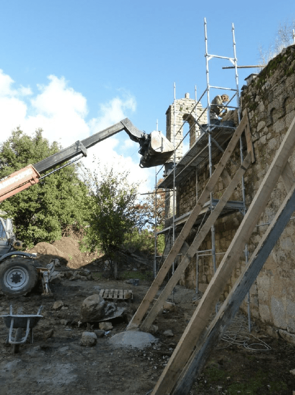 Eglise Sainte Lucie (Xème siècle) de Sainte Marie Sichée (Corse du sud) Travaux d’urgence en maçonnerie de pierre et arcatures romanes