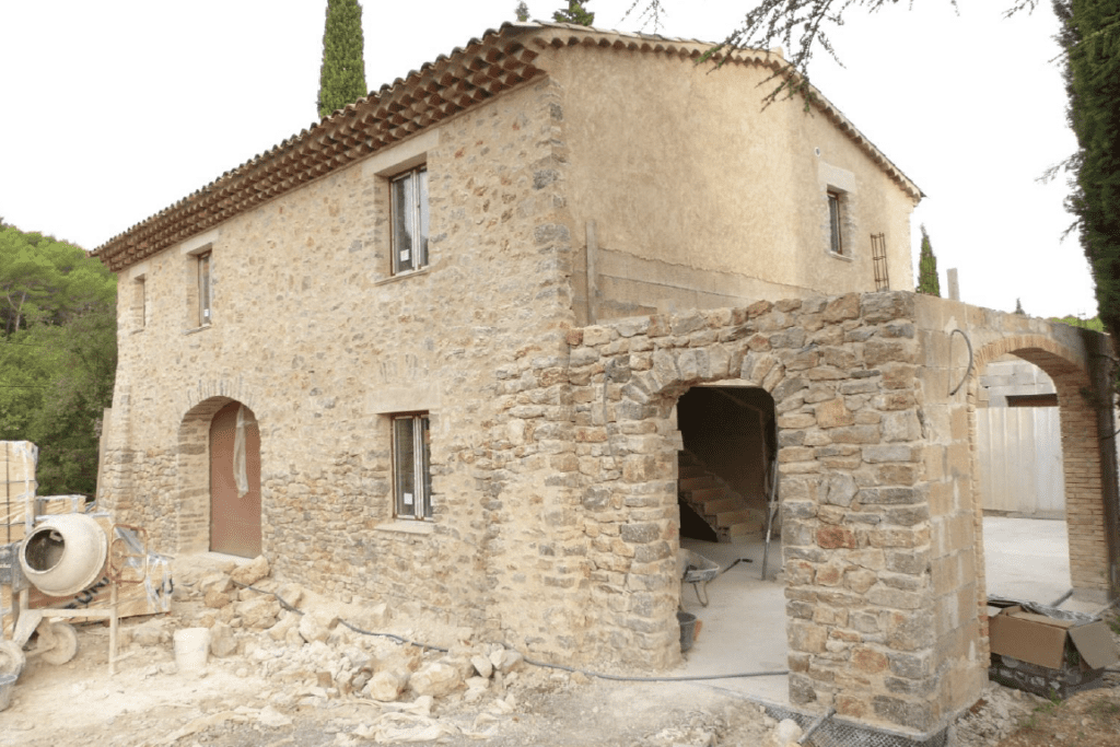 Construction en neuf d’une maison particulière avec terrasse couverte avec arcades à Lorgues