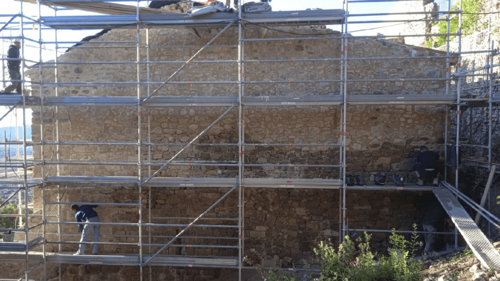 Restauration du site Sainte Philomène Puget Ville (83) Presbytère et remparts inscrit à l’ISMH.