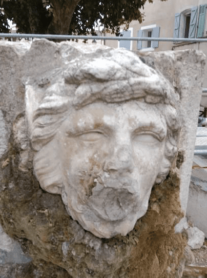 Restauration complète de la fontaine de Ste Barbe à Auriol (13)